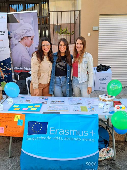 Internet Web Solutions presents Erasmus+ Projects  to over 800 youngs exploring the IT panorama and dual education at the 'Opportunity Morning' event organized by Mangas Verdes and Arrabal-AID in Málaga  